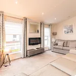 Alder Lodge With Hot Tub