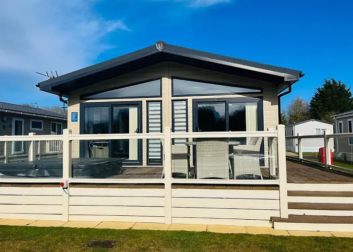 Alder Lodge With Hot Tub